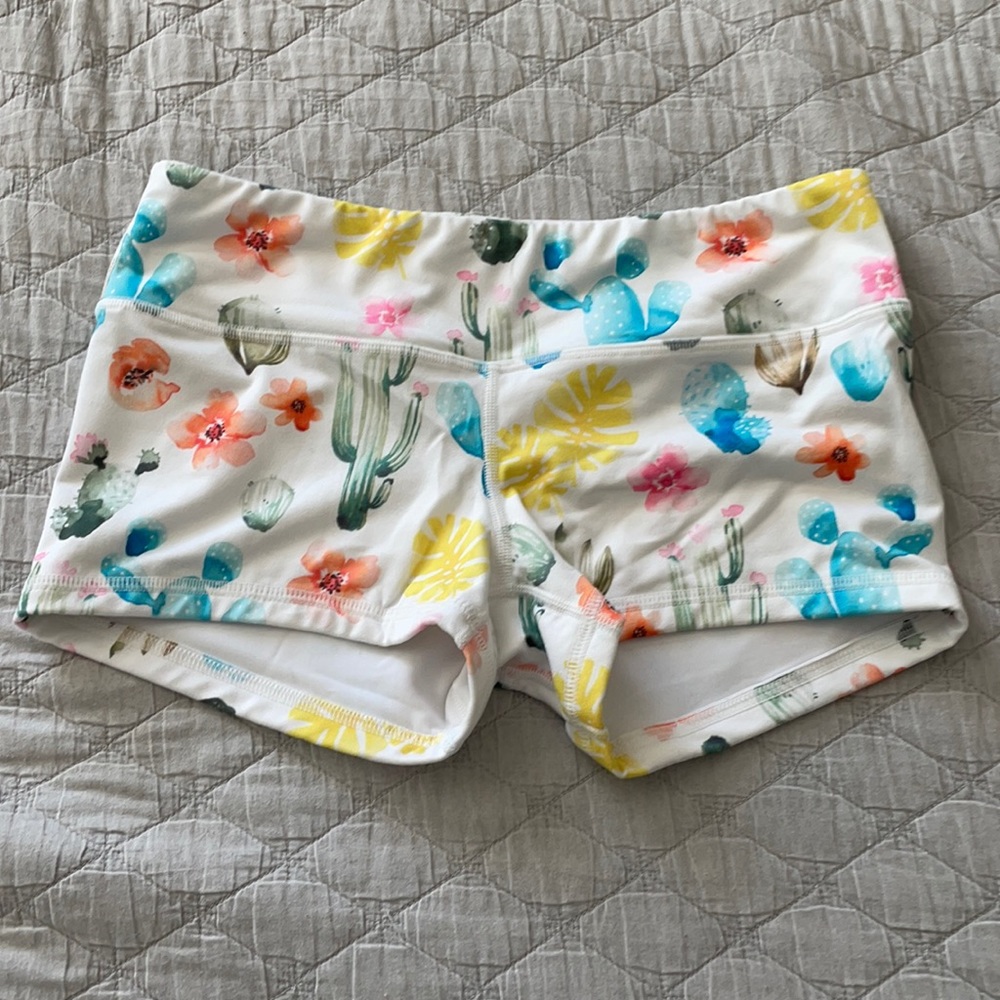 Fleo Shorts Size M